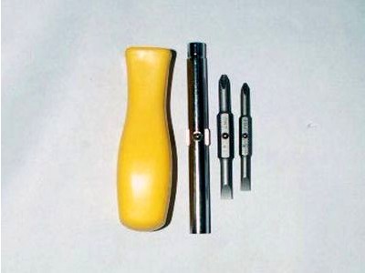 Plastic and rubber handle,is suitable for your hand.
